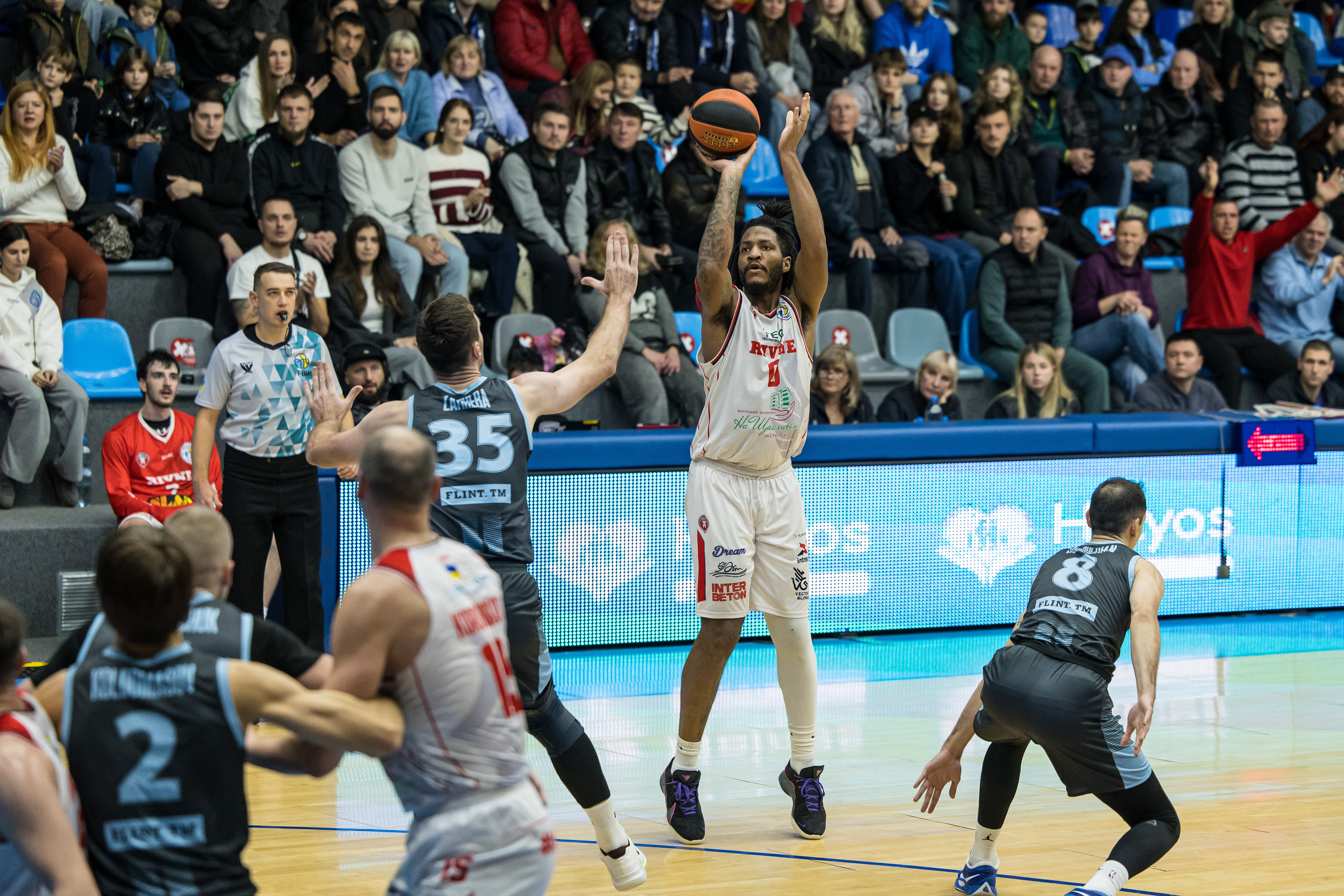 Рівне-ОШВСМ сенсаційно перемогло Дніпро в овертаймі 